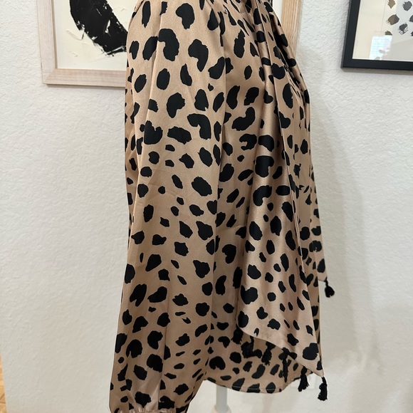 Animal print button down blouse with tie - Picture 6 of 9